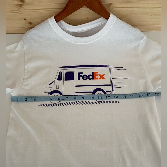 FRUIT of the LOOM FedEx Delivery Truck Graphic Design Unisex Small White Cotton - Picture 6 of 8